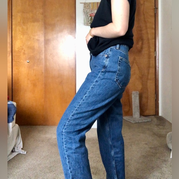 SOLD GAP Mom Jean High Rise - Picture 4 of 4